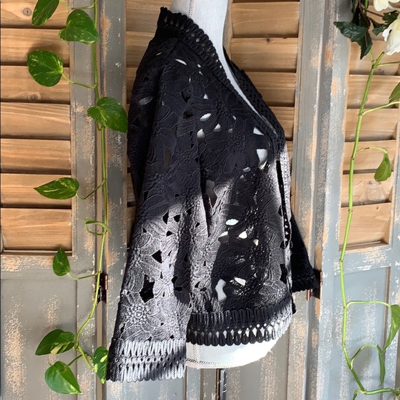 Black thick lace open 3/4 short jacket - Picture 4 of 9